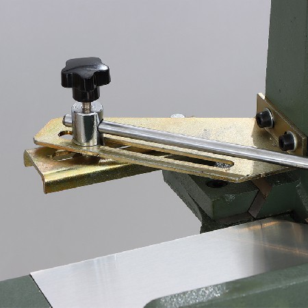 Foot-pedal frame cutting machine
